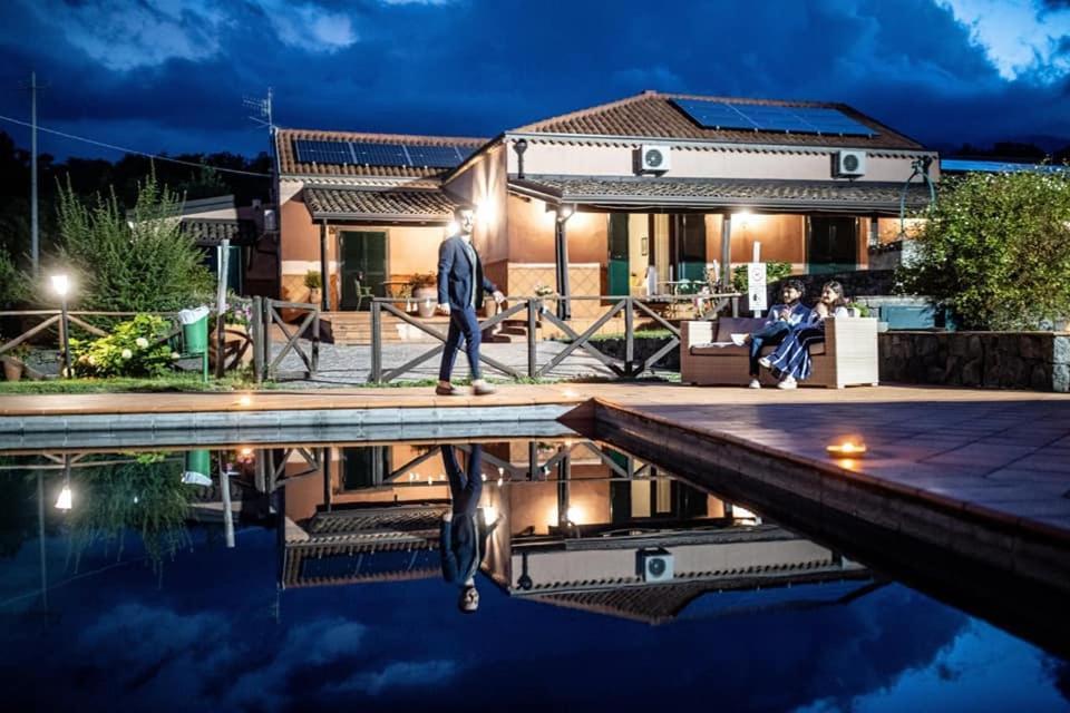 Le Case Del Merlo Turismo Rurale มีโล ภายนอก รูปภาพ