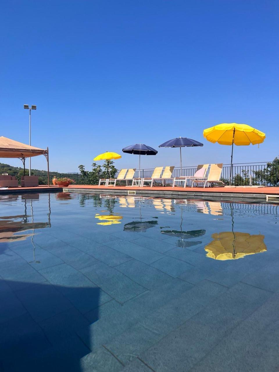 Le Case Del Merlo Turismo Rurale มีโล ภายนอก รูปภาพ