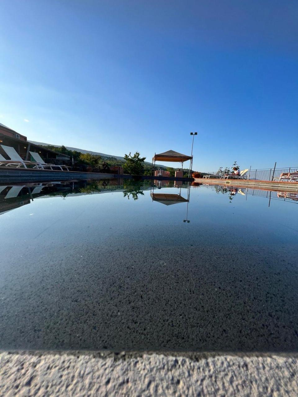 Le Case Del Merlo Turismo Rurale มีโล ภายนอก รูปภาพ