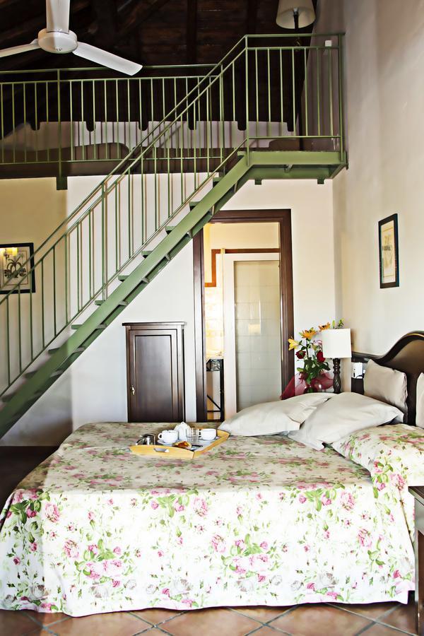 Le Case Del Merlo Turismo Rurale มีโล ภายนอก รูปภาพ