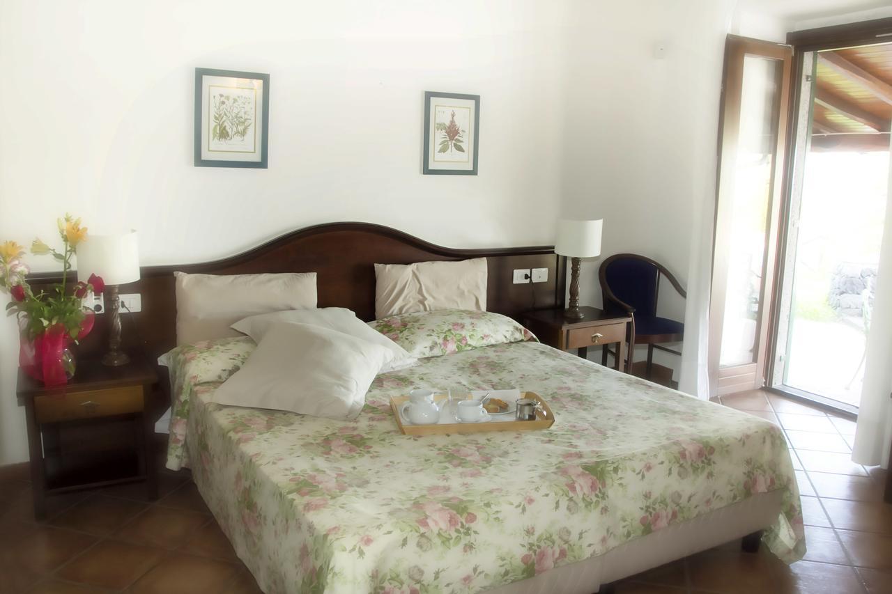 Le Case Del Merlo Turismo Rurale มีโล ภายนอก รูปภาพ