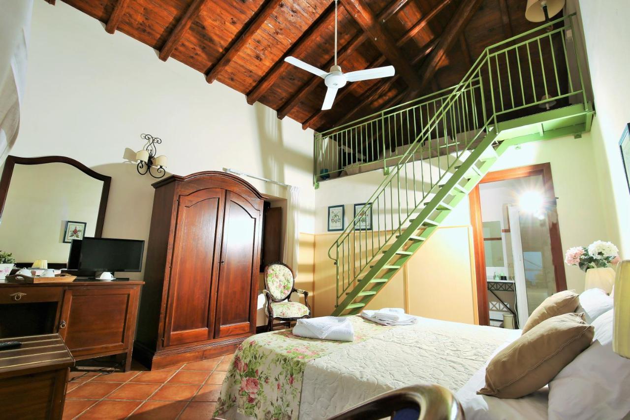 Le Case Del Merlo Turismo Rurale มีโล ภายนอก รูปภาพ